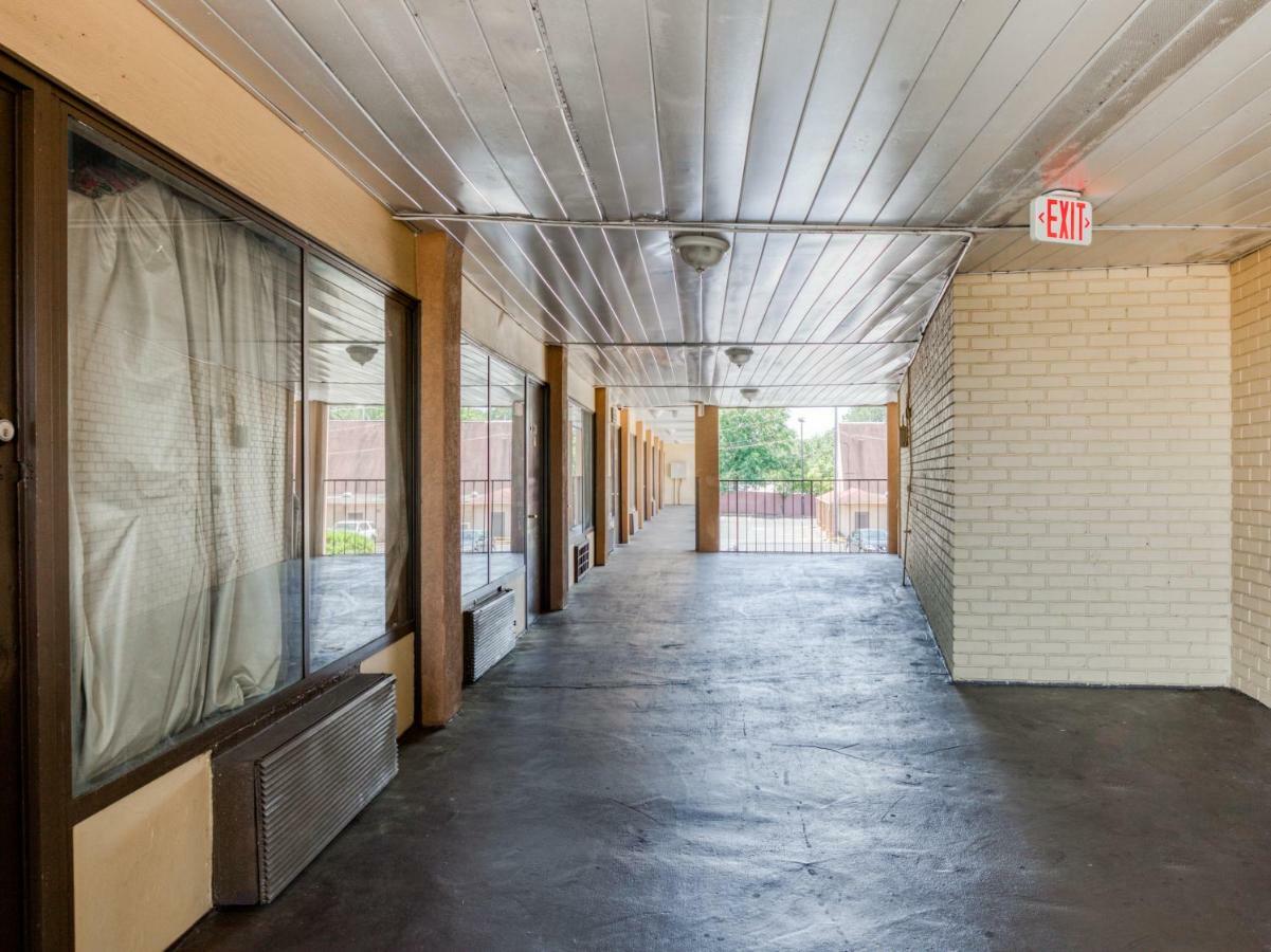 Oyo Hotel Decatur I-20 East & Wesley Club Dr Esterno foto